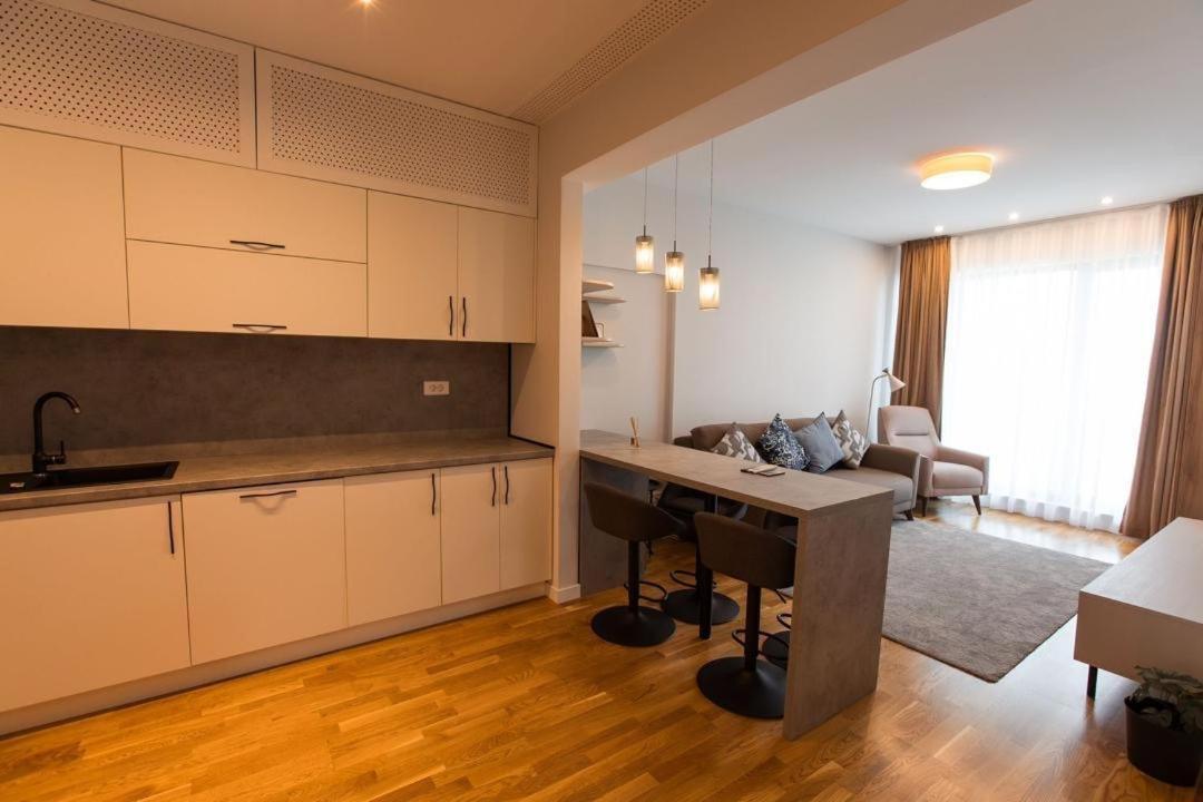 Escapism - Premium 1Br Apartment With Parking Bucharest Exterior photo