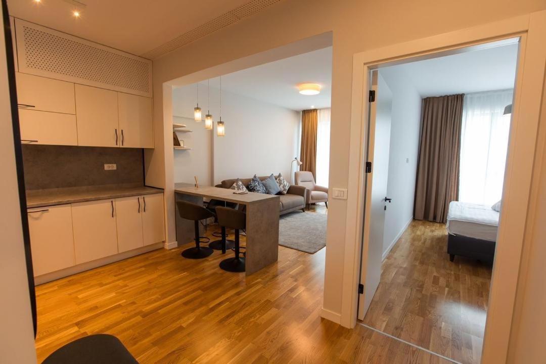 Escapism - Premium 1Br Apartment With Parking Bucharest Exterior photo
