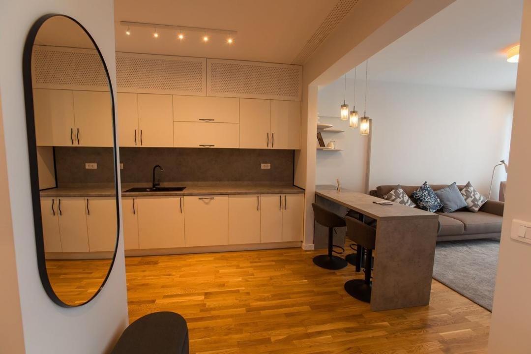 Escapism - Premium 1Br Apartment With Parking Bucharest Exterior photo