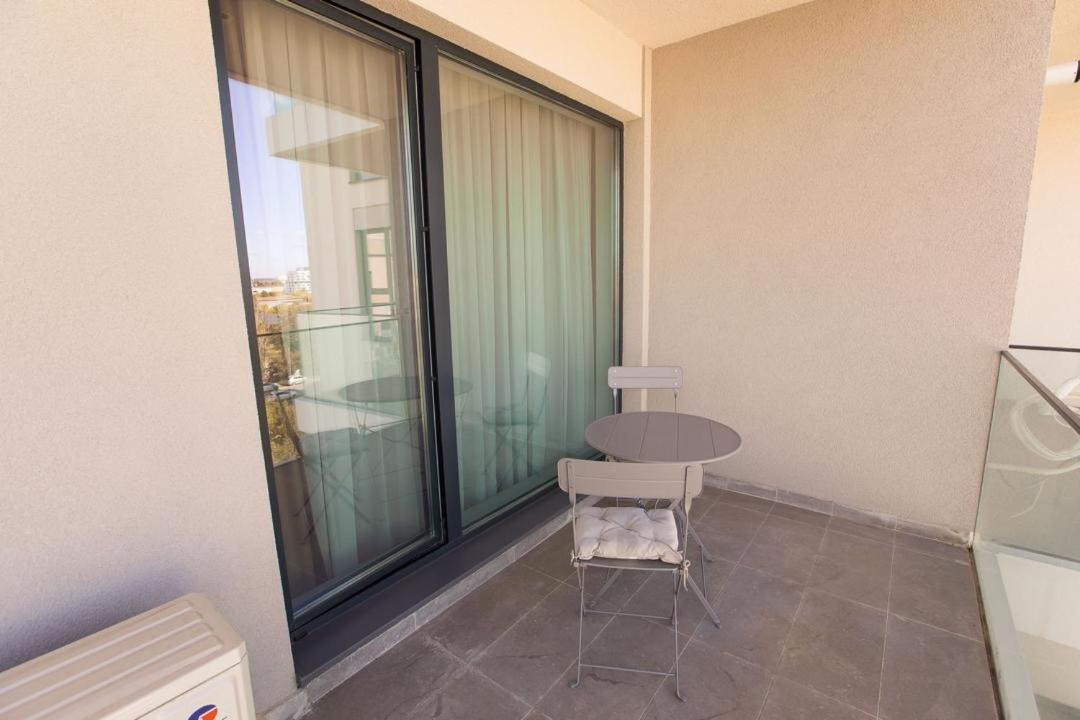Escapism - Premium 1Br Apartment With Parking Bucharest Exterior photo