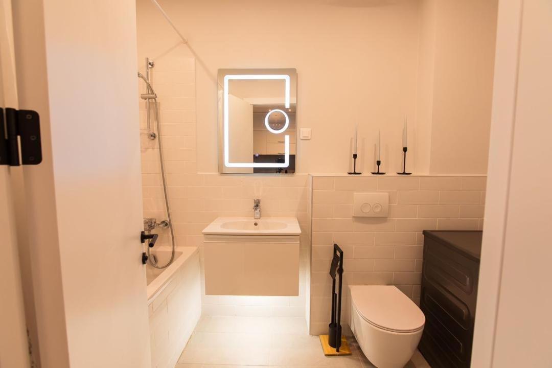 Escapism - Premium 1Br Apartment With Parking Bucharest Exterior photo