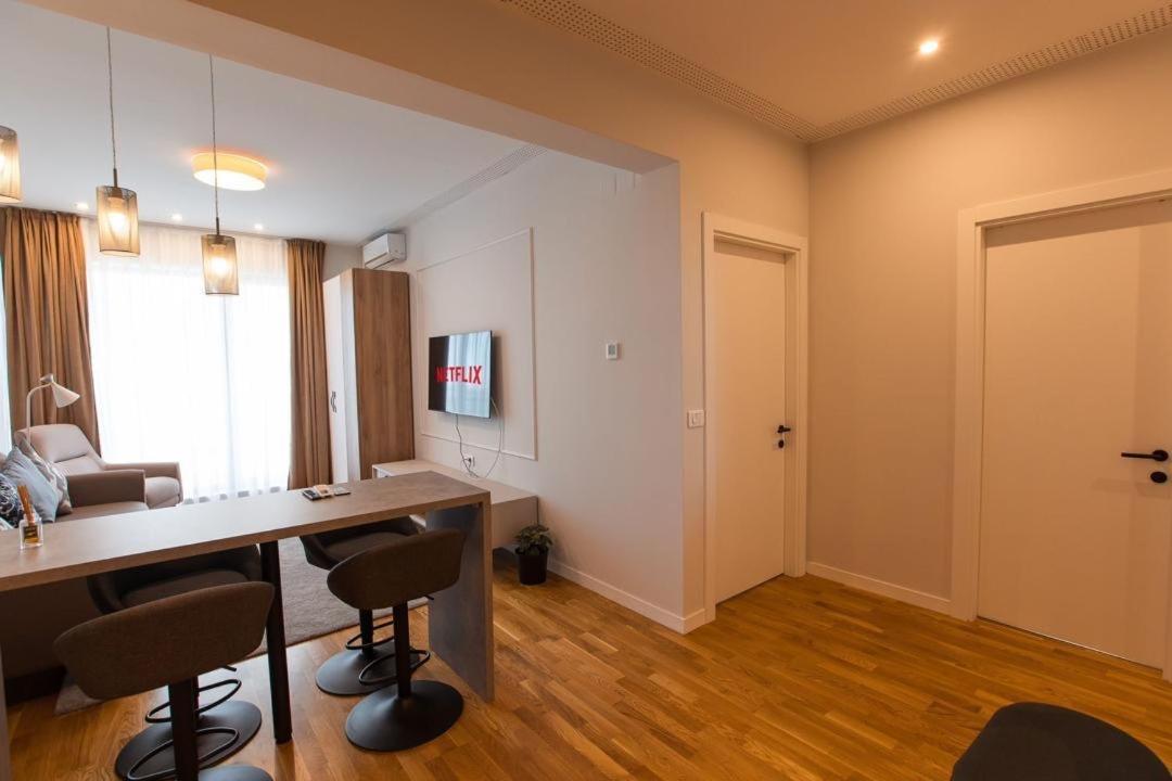 Escapism - Premium 1Br Apartment With Parking Bucharest Exterior photo