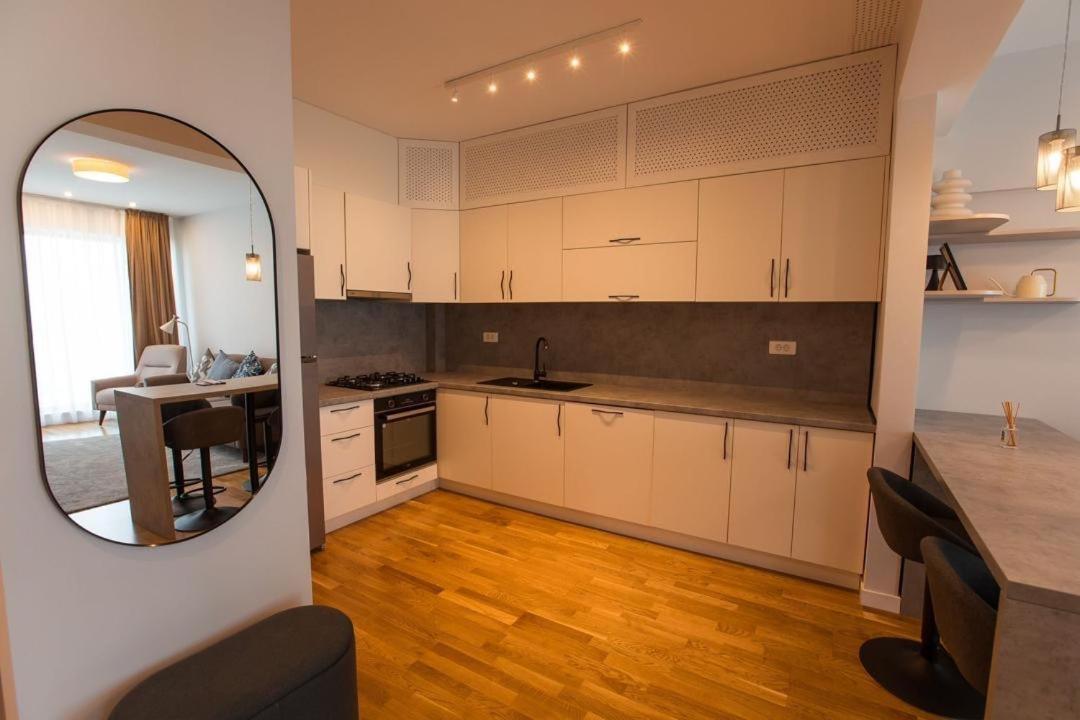 Escapism - Premium 1Br Apartment With Parking Bucharest Exterior photo