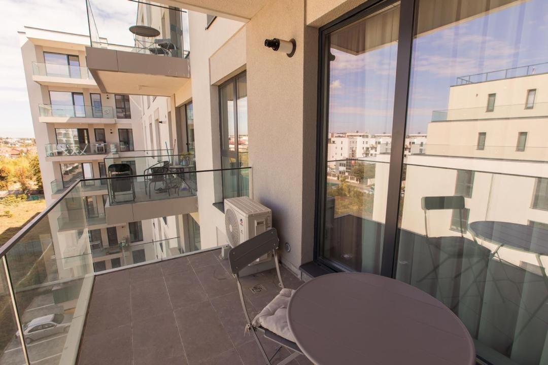 Escapism - Premium 1Br Apartment With Parking Bucharest Exterior photo