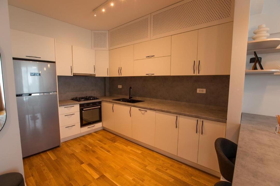 Escapism - Premium 1Br Apartment With Parking Bucharest Exterior photo