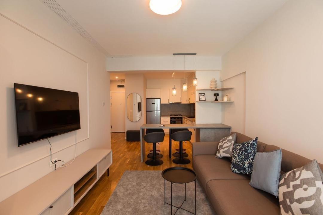 Escapism - Premium 1Br Apartment With Parking Bucharest Exterior photo
