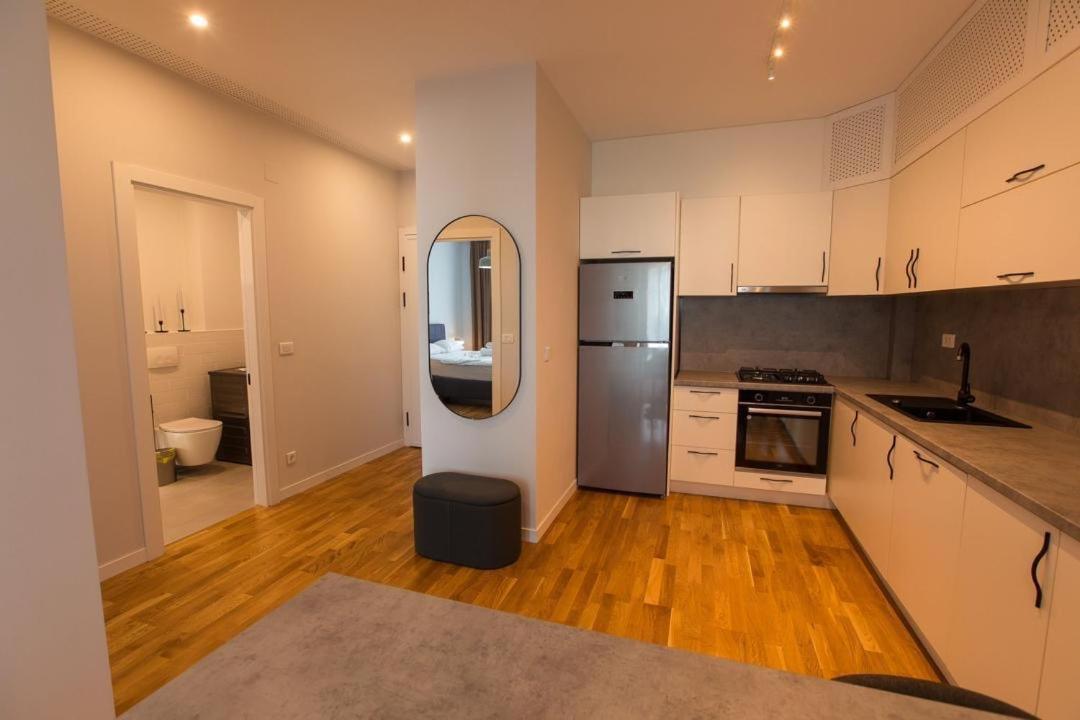 Escapism - Premium 1Br Apartment With Parking Bucharest Exterior photo